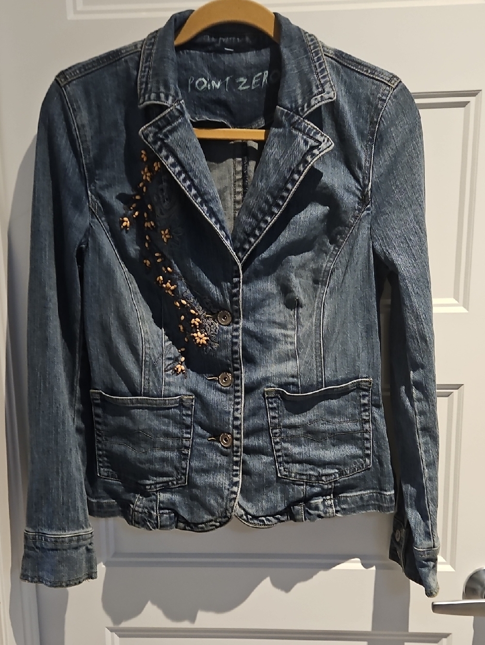 💜2/$15💜Point Zero Dark Blue Embroidered Denim Blazer